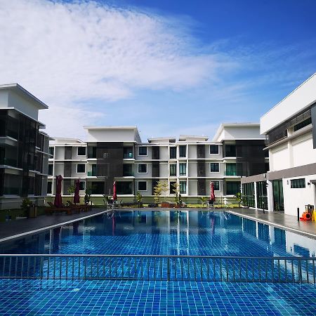 The Meadow Park Apartment Kampar Bagian luar foto