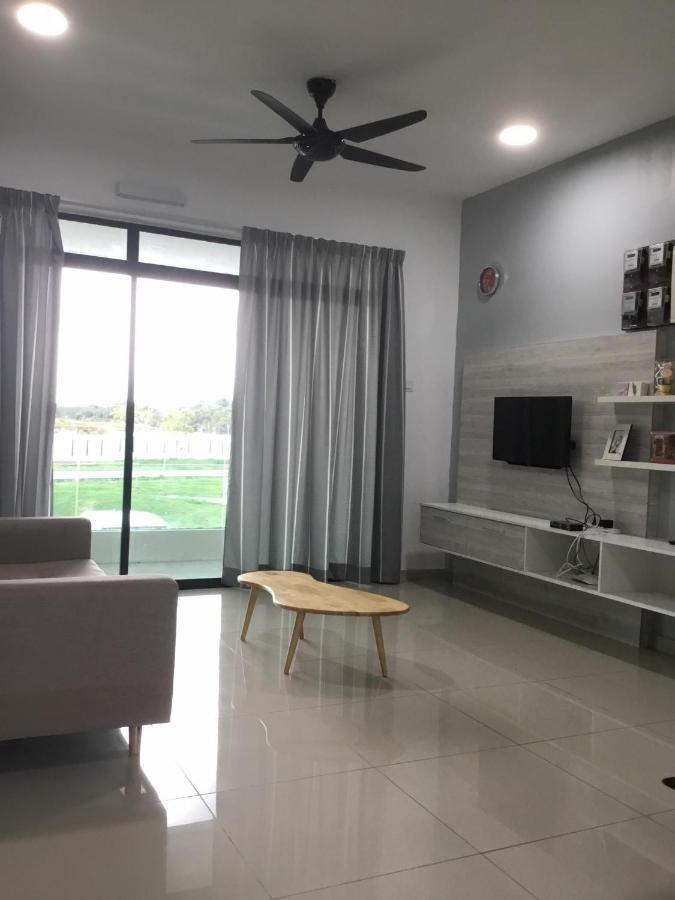 The Meadow Park Apartment Kampar Bagian luar foto