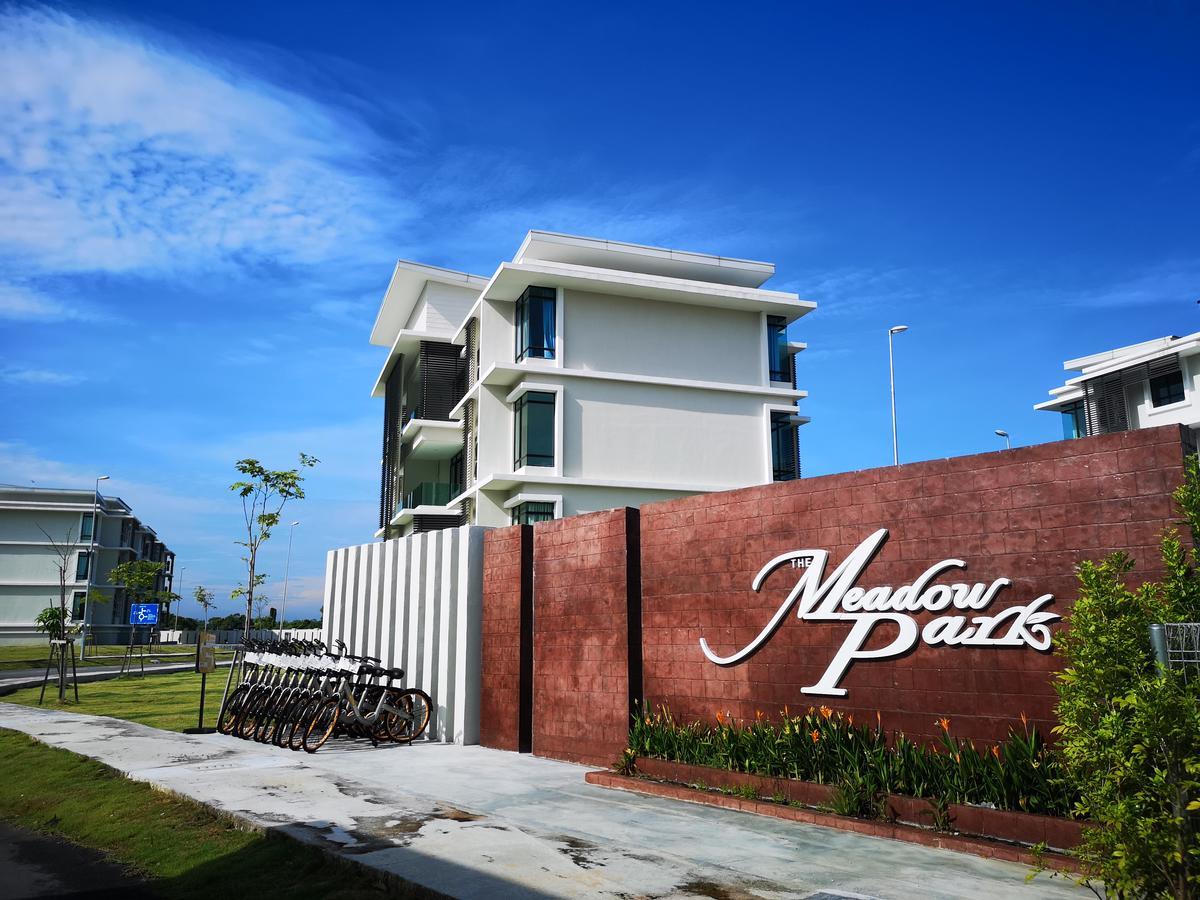 The Meadow Park Apartment Kampar Bagian luar foto