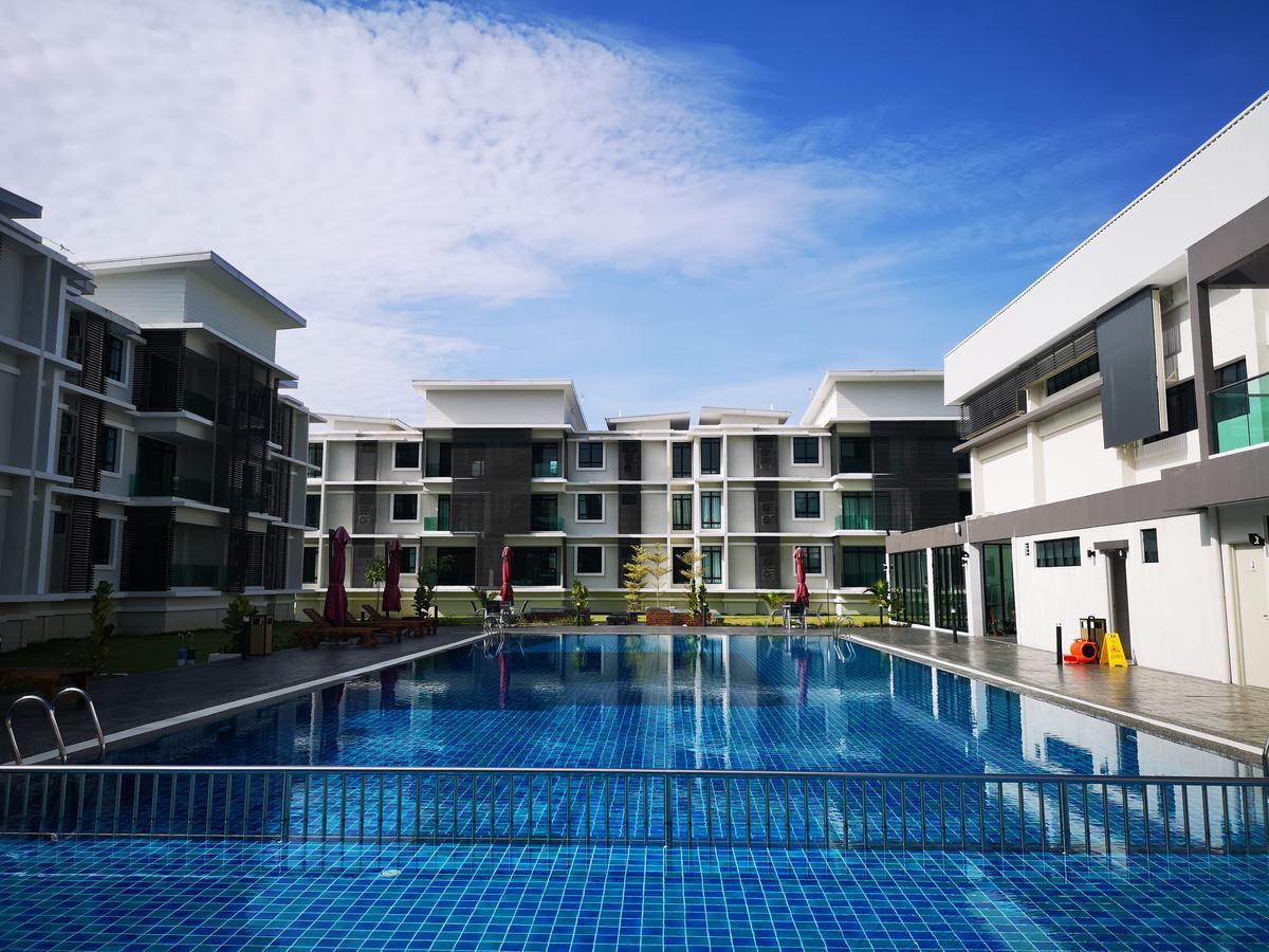 The Meadow Park Apartment Kampar Bagian luar foto