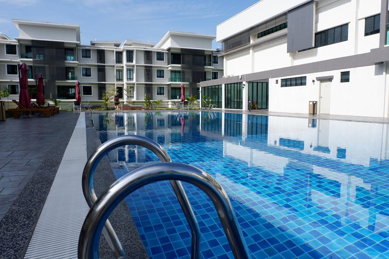 The Meadow Park Apartment Kampar Bagian luar foto