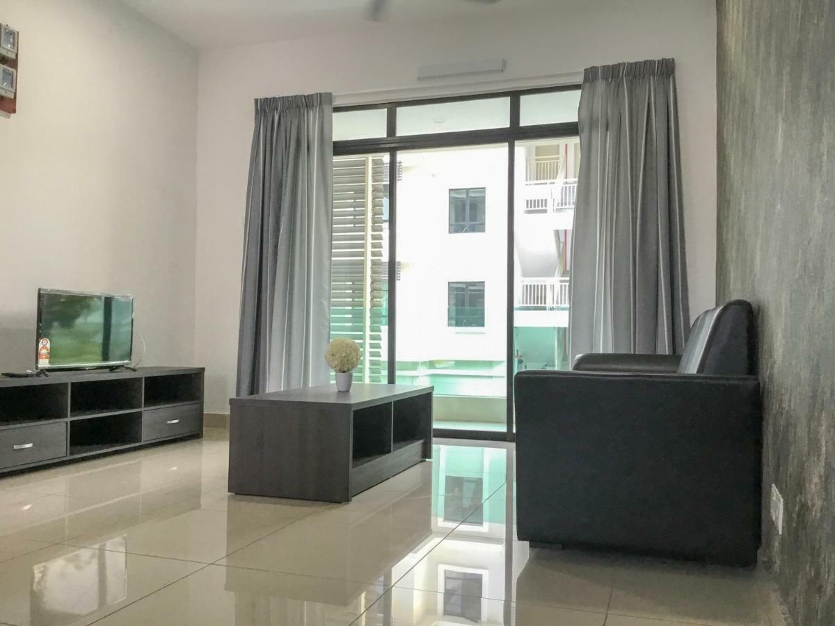 The Meadow Park Apartment Kampar Bagian luar foto